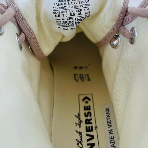 NIB! Chuck 70 De Luxe Satin Heel in
Chaotic Neutral / Egret Women’s US Size 7.5 - Picture 12 of 16